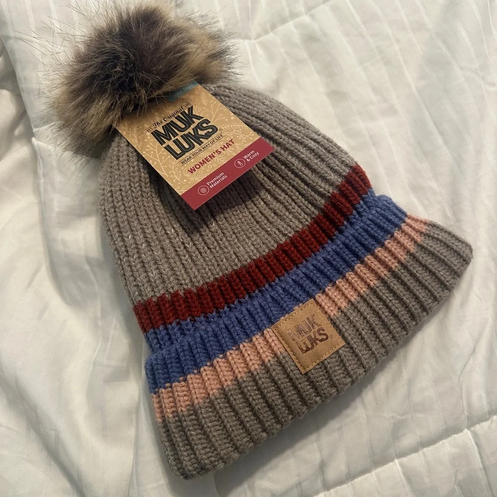 NWT Muk Luks Women's Multicolor Ribbed Pom-Pom Beanie